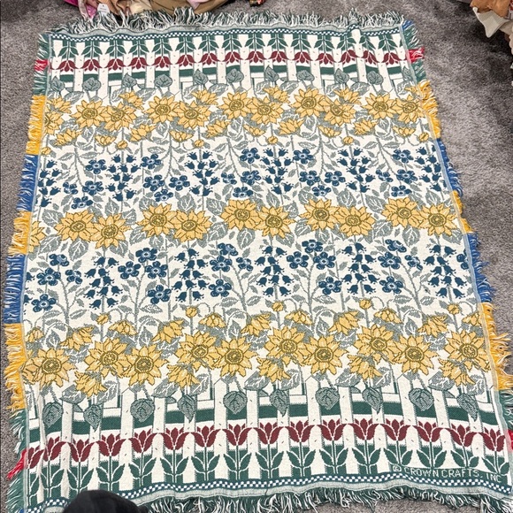 Crown Crafts Other - Crown Crafts Floral Patterned Throw Blanket Sunflowers Garden Home